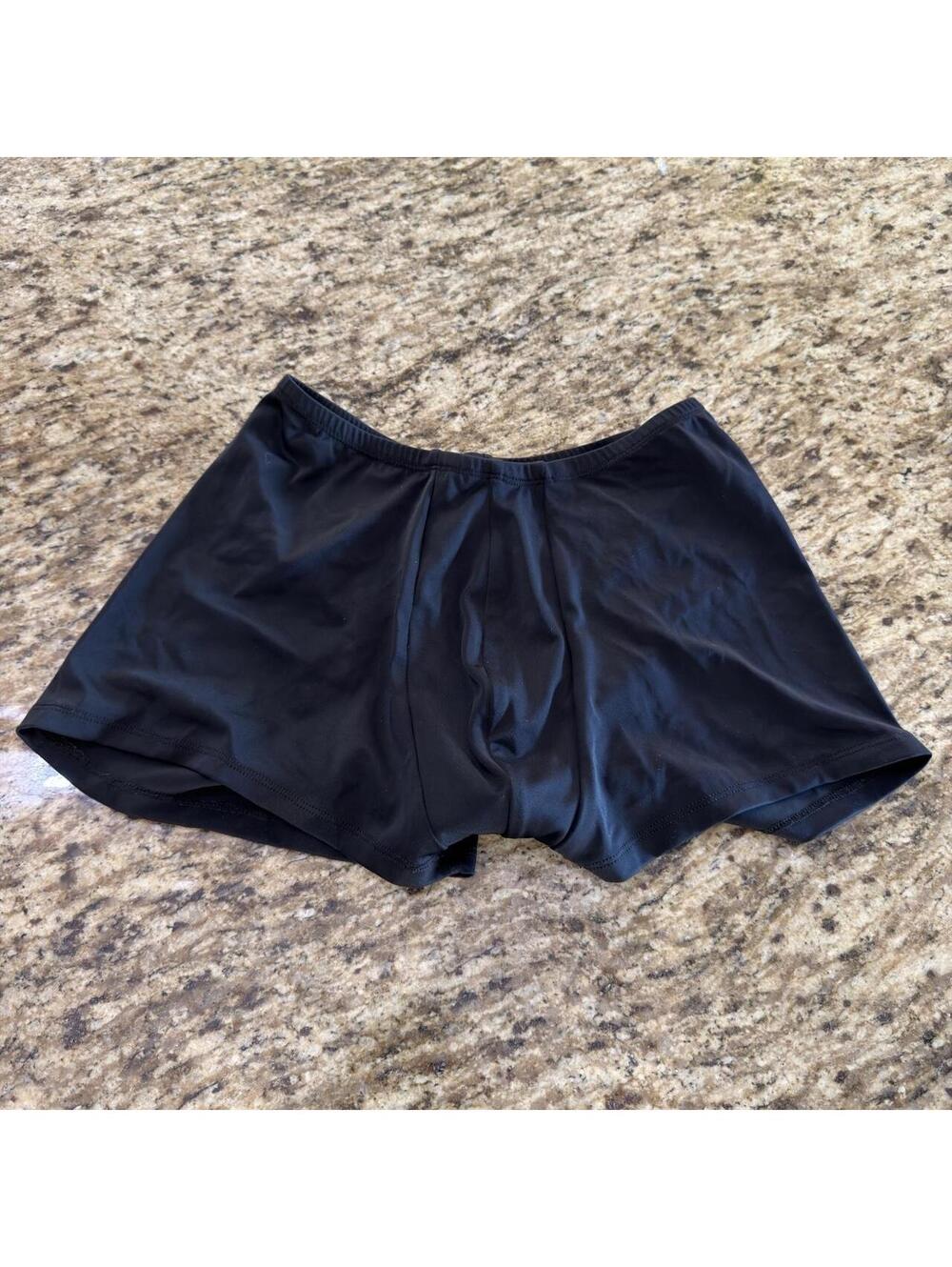 Black Hard Drive shorts size S #athletic